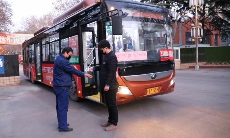 记者探访郑州公交点对点定制专线乘客不足50