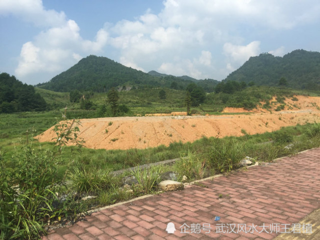 風水大師王君植貴州考察傳說中的牛形風水寶地好一個標準風水培訓窩形