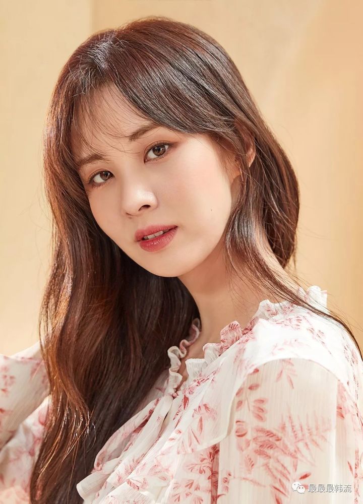 值得一提的是,徐贤在《你好德古拉》里和李清娥扮演一对同性情侣,这个