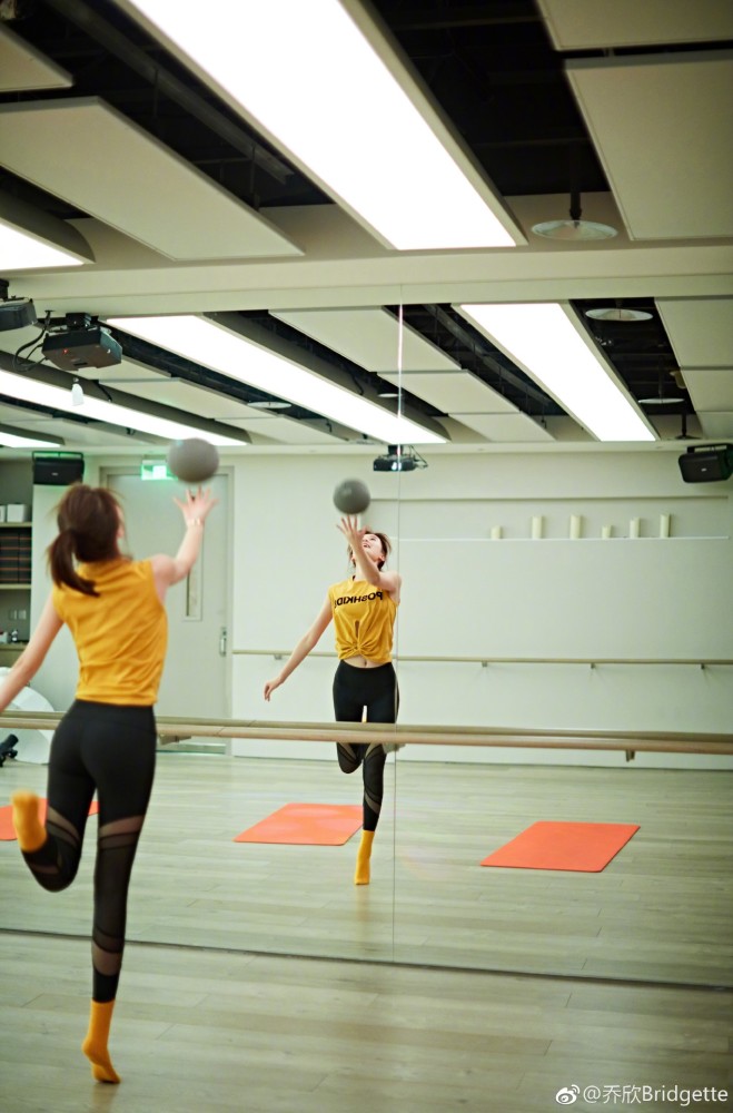 乔欣的性格温柔,经常健身塑造好身材,气质自然优雅迷人