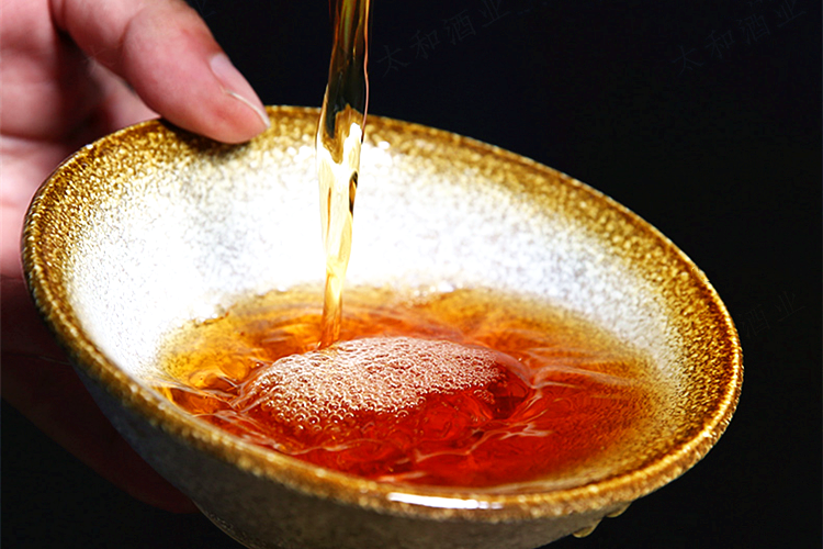 为什么黄酒可以加热了喝而白酒则不能看完你也想试试