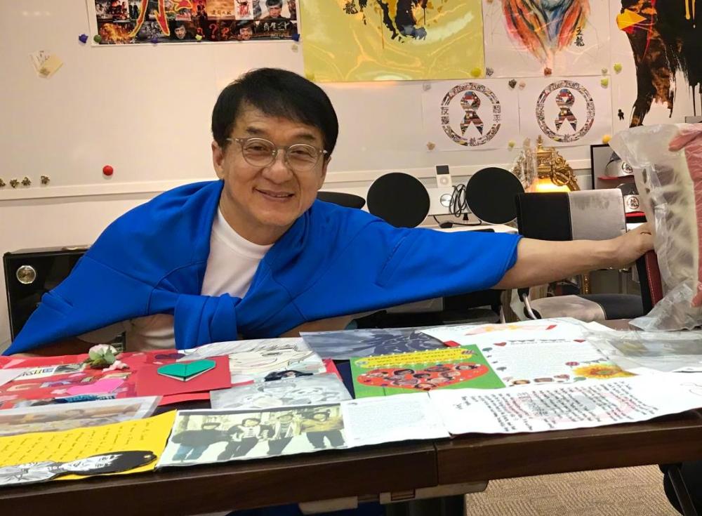 成龙与曾志伟等人聚会引热议，他曾拿出100万悬赏特效药（组图） - 5