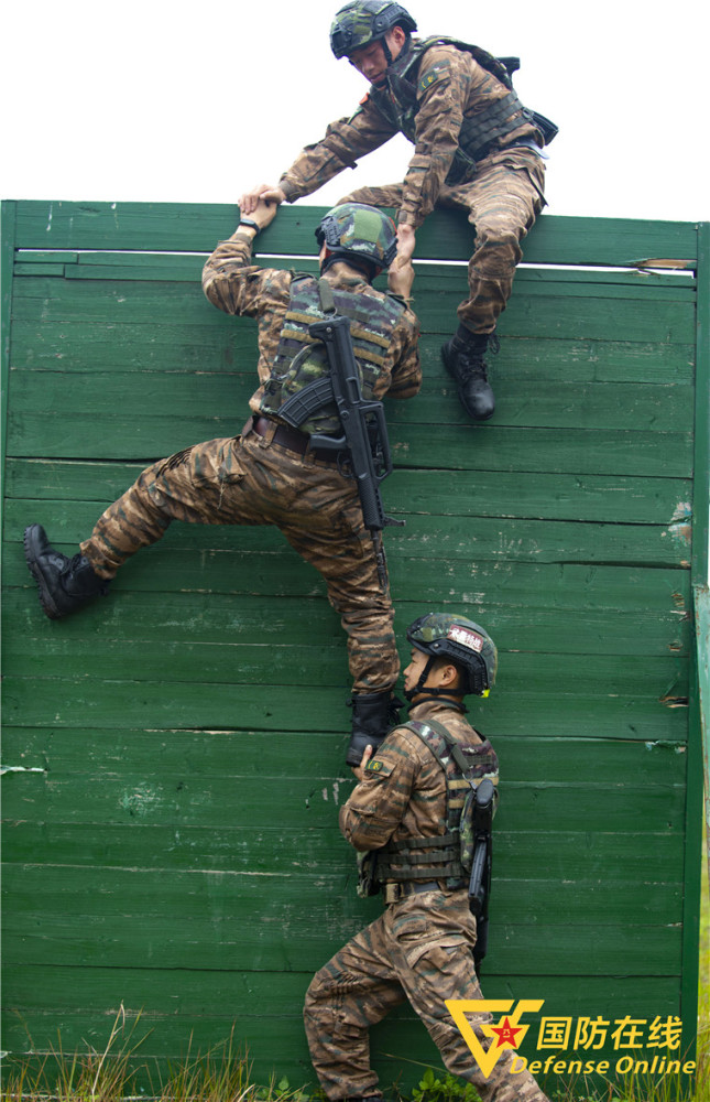 高清大图带你感受特战队员硬核训练