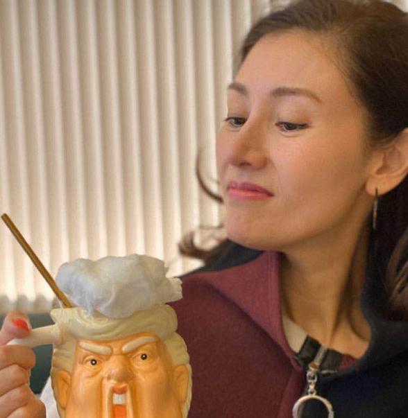 李嘉欣|不敢认！50岁李嘉欣凌晨晒照显老态，戴发卡扮少女脸部却十分僵硬