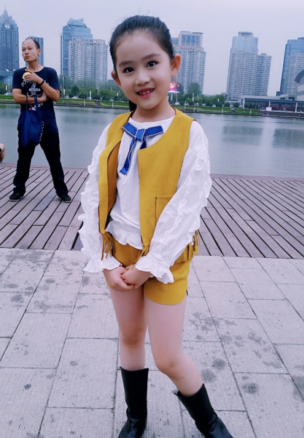 "女儿",则是在《因为遇见你》中饰演了孙怡与邓伦养女的童星王亭文,不