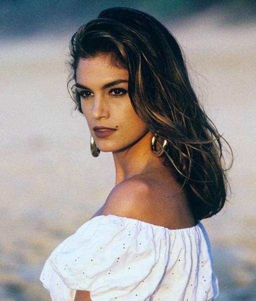 90年代传奇超模,还是全美的梦中情人,这是50岁的状态?