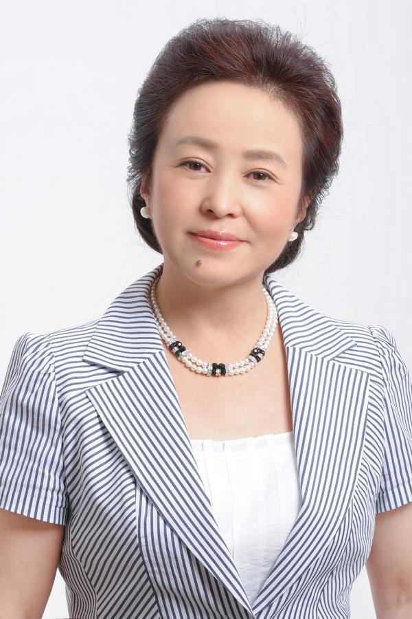 凭《回娘家》《大海啊故乡》成名的朱明瑛,现在过得怎么样了?