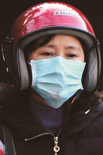 口罩面孔等到春暖花开摘下口罩尽情欢笑