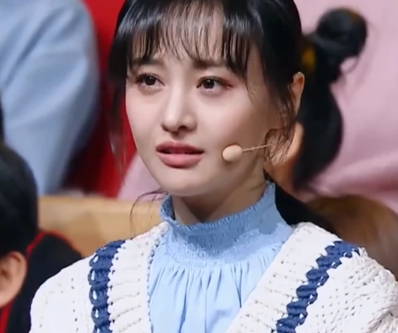 郑爽现身央视节目终于告别p图镜头下生图才是28岁真实模样