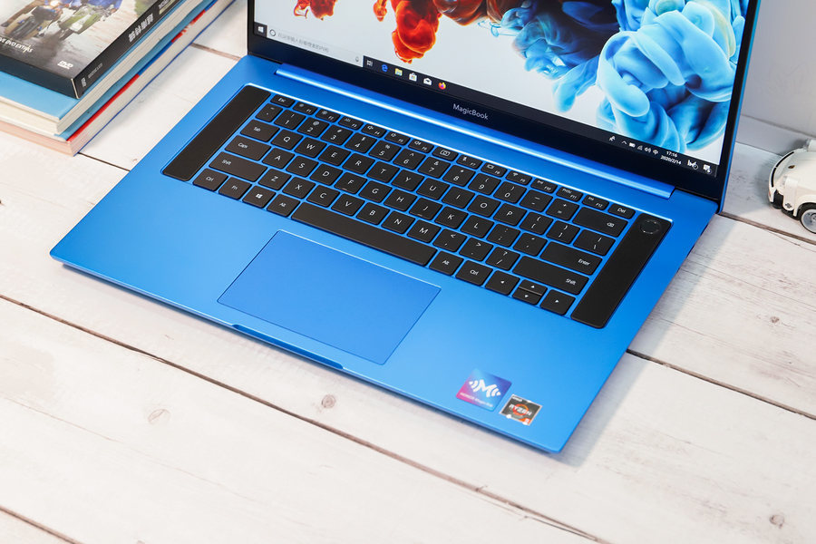 引领颜值新潮流 荣耀笔记本pro 魅海星蓝评测