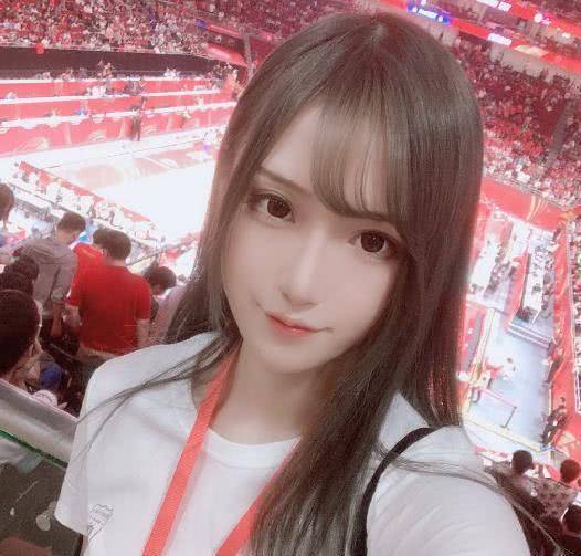 当腐团儿穿上性感丝袜之后,不愧是"斗鱼一姐",身材就是好