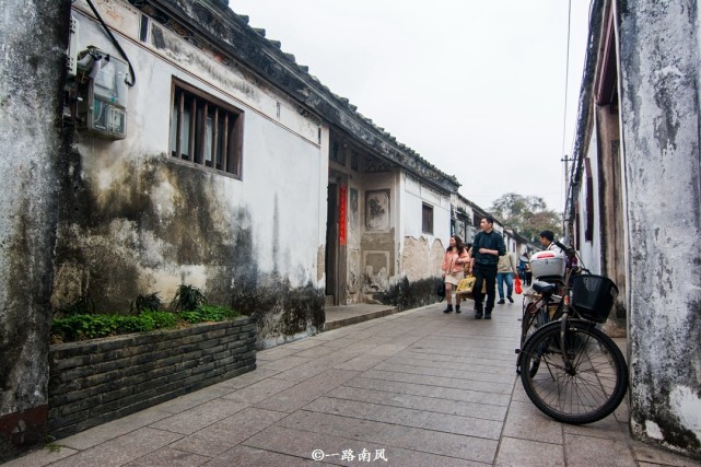 清末潮州城富商大户居住之地街道狭窄墙面斑驳游客罕至