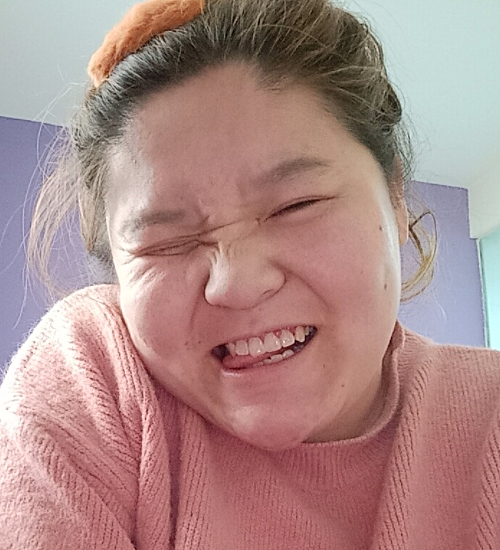 网红郭老师到底啥背景?被各路明星竞相模仿,杨超越还特意为她刷礼物