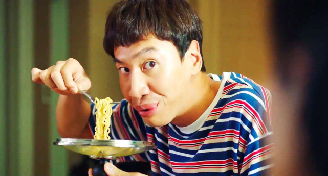 李光洙被车撞伤致脚踝骨折将暂停跑男录制进行手术