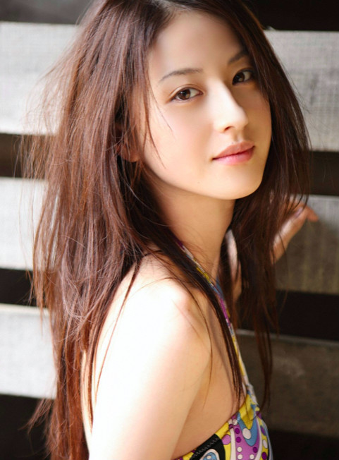 她被称为高阶版奶茶妹妹 出演日本灭门大戏心机女 被吐槽职业假笑 腾讯新闻