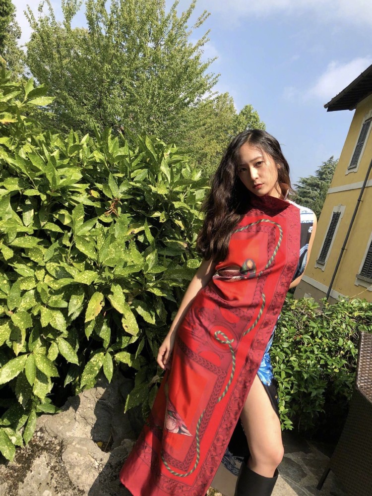 郑秀晶近期状态又回来了旅游照片拍出画报感