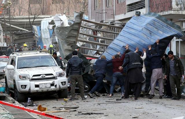 △2018年1月，塔利班组织在阿富汗首都喀布尔发动自杀式袭击（图源：EPA）