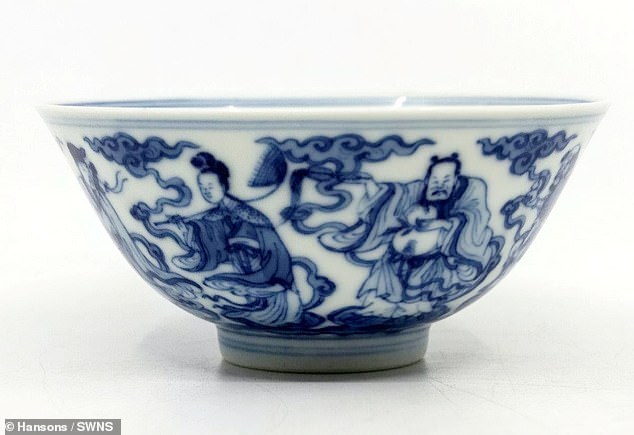 英国女子继承家传青花瓷碗拍卖行翻开碗底发现是清朝文物 腾讯新闻