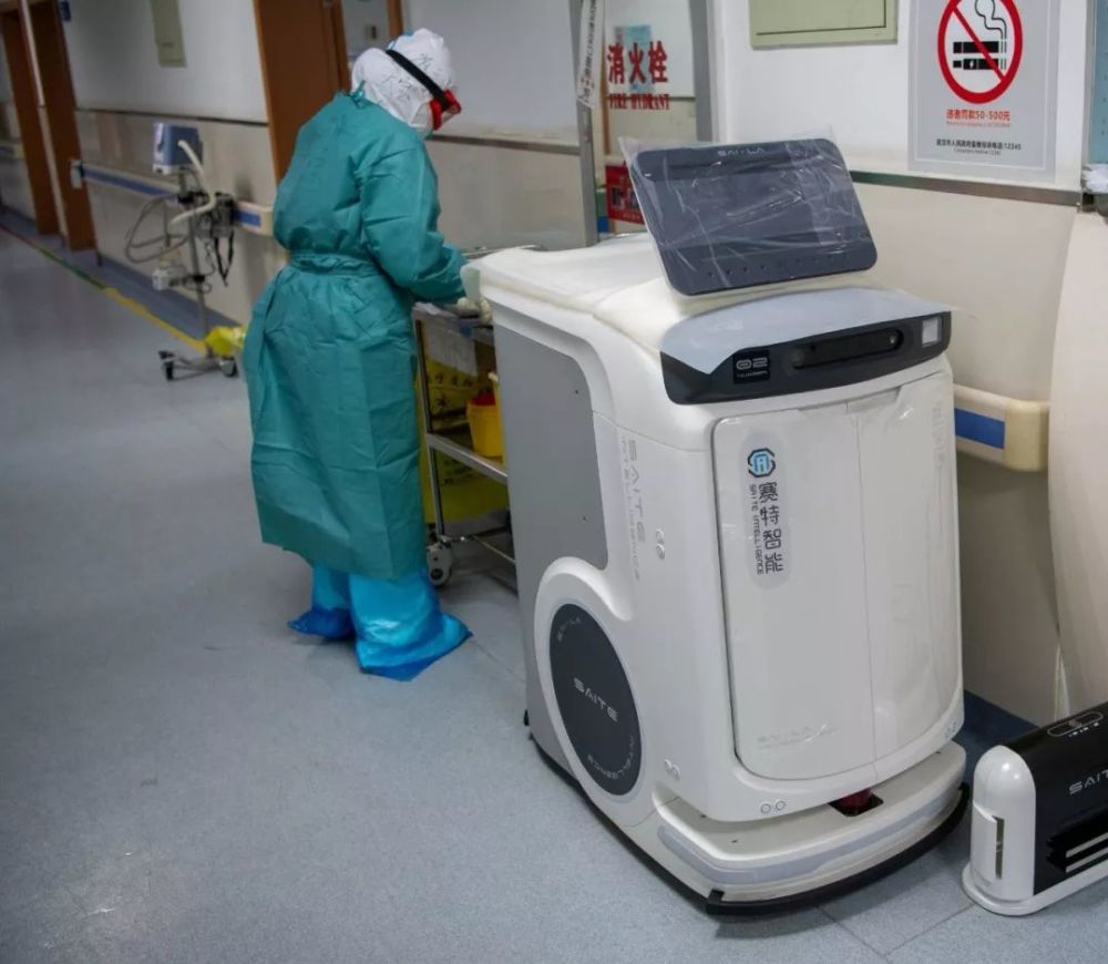 配送机器人"小逸"