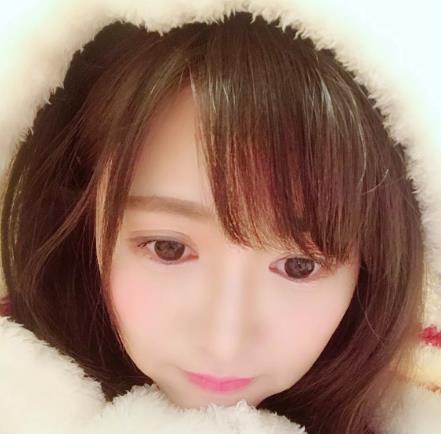 这位女主播的id是武田华恋,她讲解cos服装可不是像一般的主播那样展示