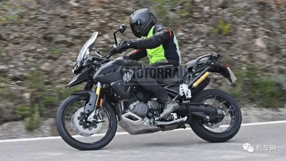 凯旋新款1200 adv开始路试,探险性能得到加强