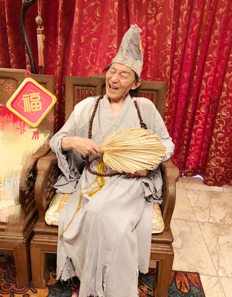 87岁游本昌重扮济公,向"逆行者"致敬:他们才是当代活济公!