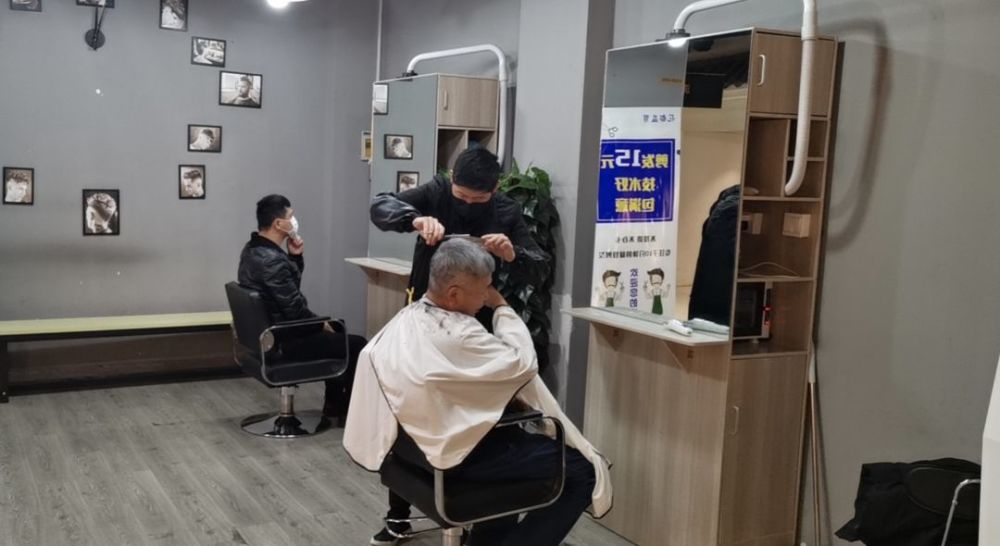 第一次光顾这家快剪理发店.