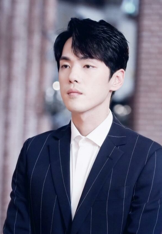 爱的迫降男二号曾因当众甩脸色被骂惨病后复出用实力说服观众