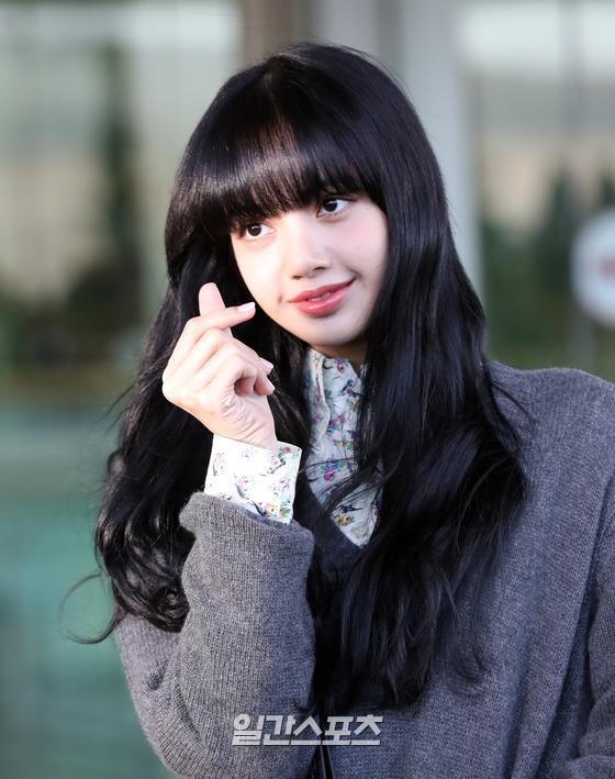 blackpink lisa高清壁纸,新造型又是平刘海,毫无新意?_腾讯新闻