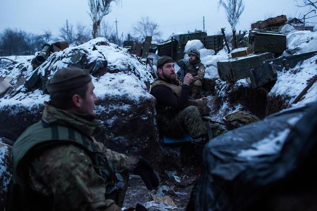 俄盟友重炮猛烈开火,乌机步旅防线已突破,多人炸成脑震荡|东乌|顿巴斯