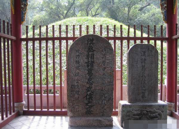 诸葛亮(181年-234年10月8日),字孔明,号卧龙,汉族,徐州琅琊阳都人