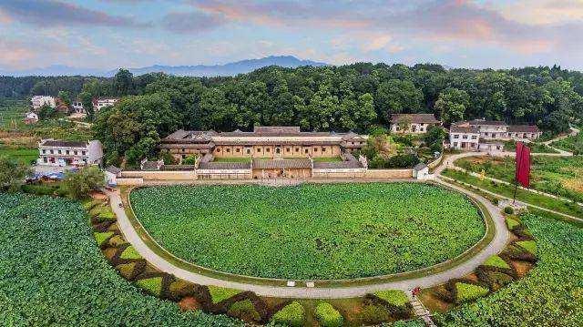 曾国藩故居包括白玉堂,黄金堂,富厚堂,文吉堂,有恒堂,修善堂,万宜堂