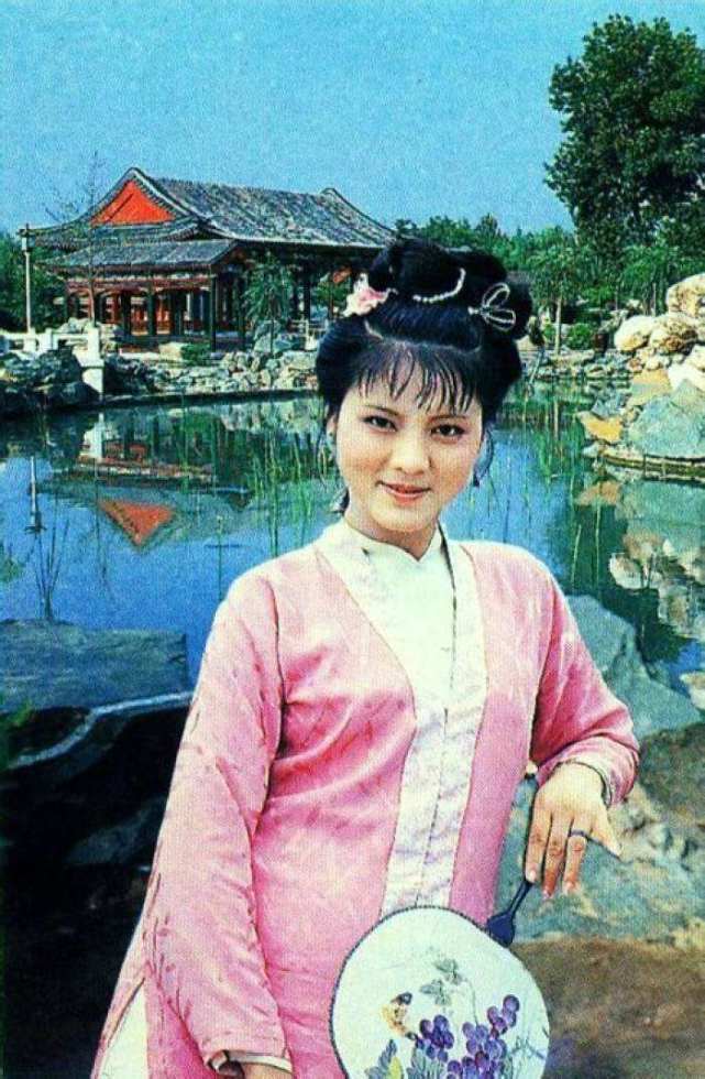 贾宝玉强拉袭人偷试,她为什么欲拒还迎?七个字说出答案