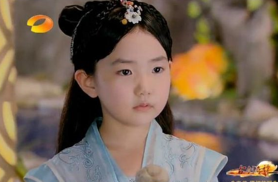 还记得《古剑奇谭》里的小风晴雪吗?褪去婴儿肥之后的她,堪称女神