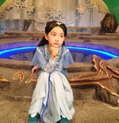 还记得《古剑奇谭》里的小风晴雪吗?褪去婴儿肥之后的她,堪称女神