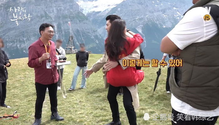 跳起来抱抱的孙艺珍施以甜蜜,玄彬展示礼仪手令无数女性为之动心_腾讯