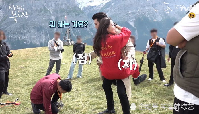 跳起来抱抱的孙艺珍施以甜蜜,玄彬展示礼仪手令无数女性为之动心_腾讯