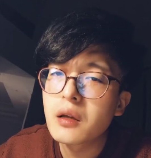孙艺洲戴眼镜"耍帅",李佳航的评论成亮点,孙艺洲:你飘了