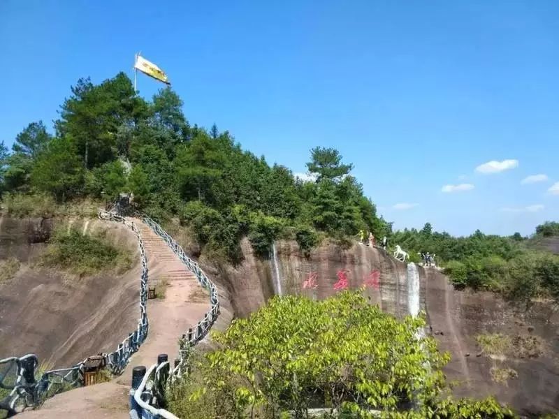 株洲市的炎帝陵,酒仙湖,宝宁寺,白龙洞,仙人桥等五大景区宣布一年内对