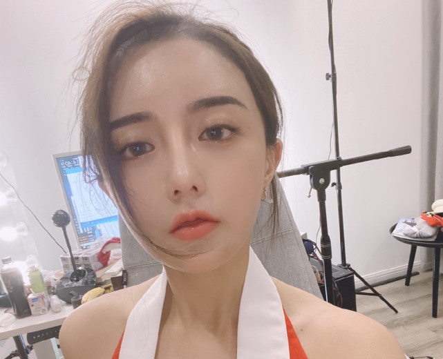 女主播古阿扎cos一拳超人,一顿操作后,却被超管封禁