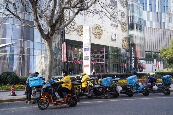 1000 - 【新民晚报】网上开学、网下复工，上海的城市活力正在有序复苏