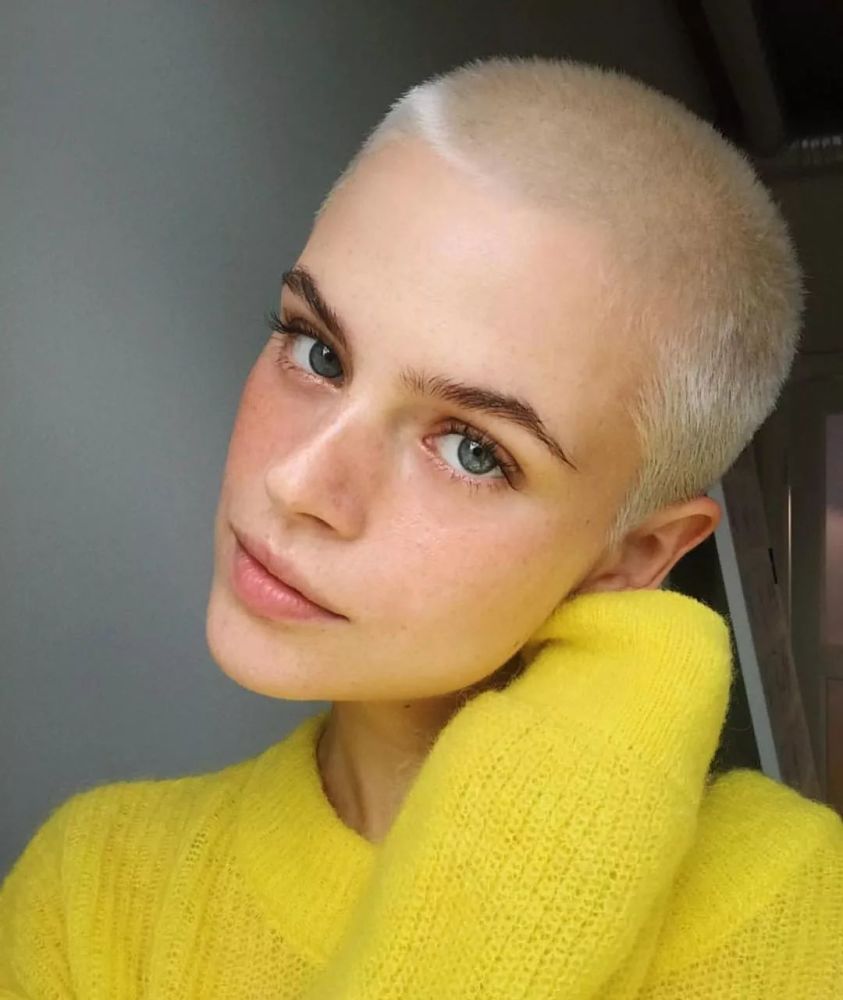 壁纸丨这个平头女孩的五官也太精致了吧