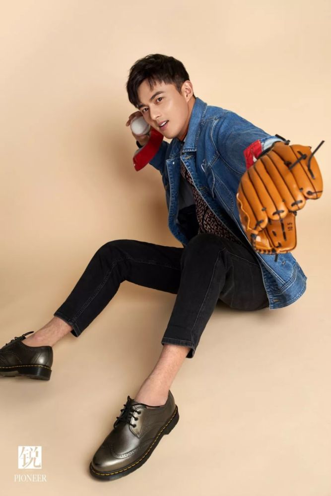 叶祖新全新大片曝光 多种风格诠释别样时尚魅力