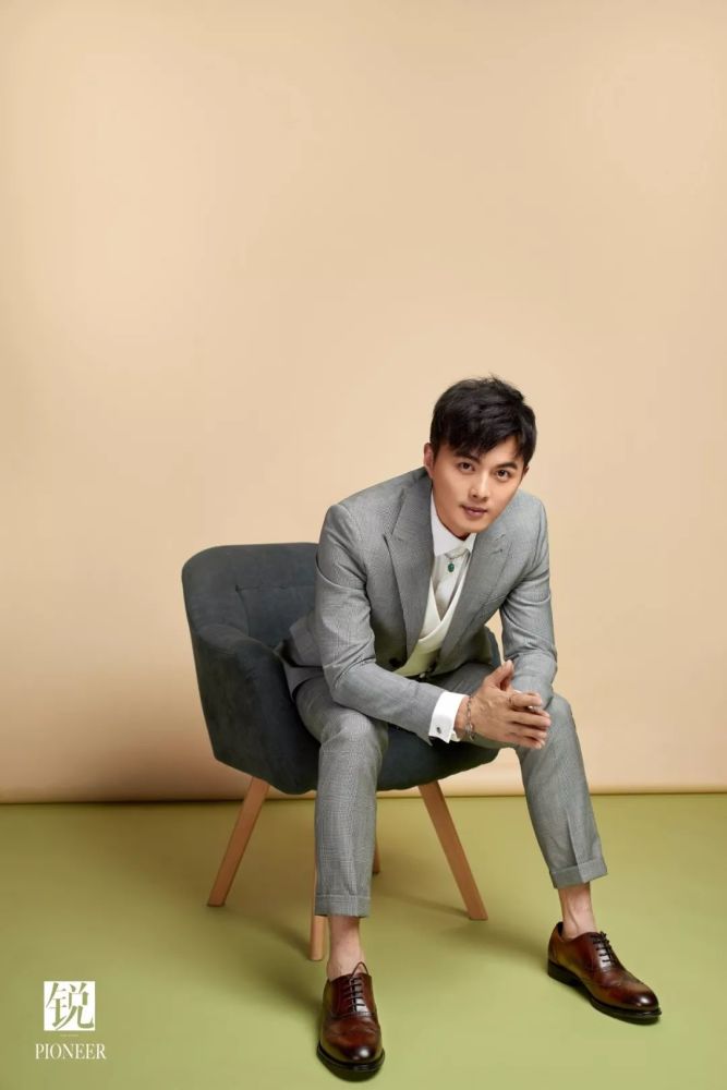 叶祖新全新大片曝光 多种风格诠释别样时尚魅力