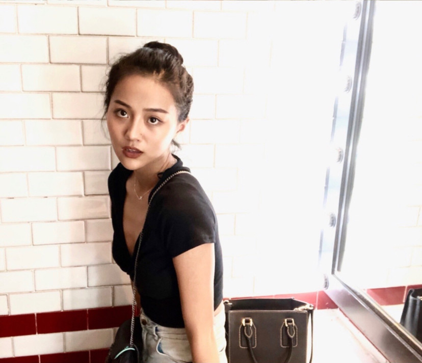 小姐姐的名字叫万籽麟哦!真实的咖喱酱 人美身材好肤色健康美腻