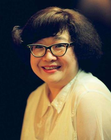 郑少秋爱女悼念亡母沈殿霞曾历父亲出轨再婚与母相依为命多年