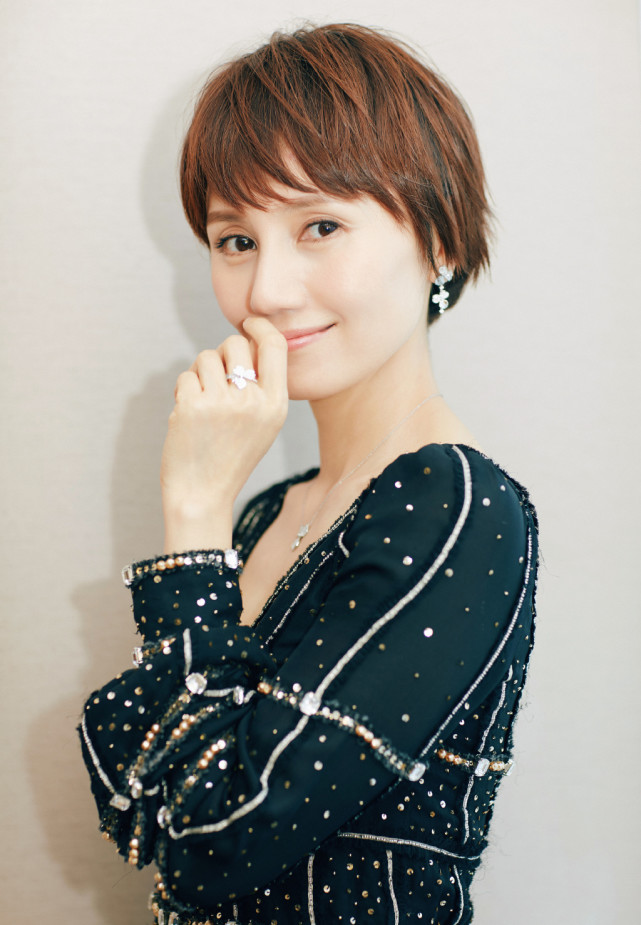 女明星果然都喜欢留这样的发型,张俪这位女神也是剪了摩卡波波头短发