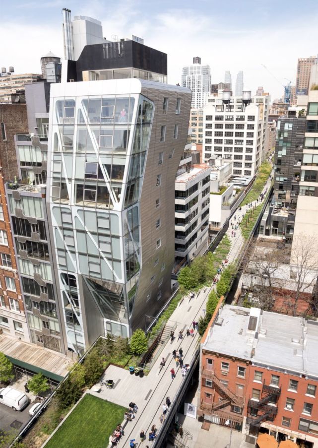 公园(the high line,是一座由废弃的高架货运铁路改造而来的空中公园