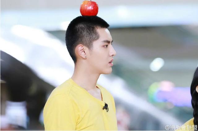 吴亦凡绝美身体构造,你没见过的天神吴亦凡_腾讯新闻