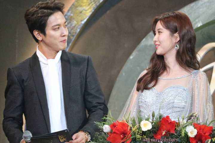 郑容和演唱会再唱红薯夫妇定情歌,发问引起网友联想十年之约